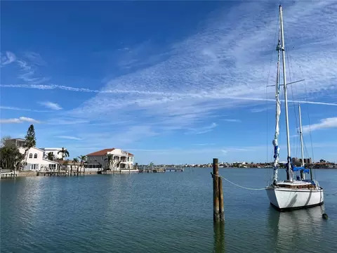 11125 4th St E, Treasure Island, FL 33706