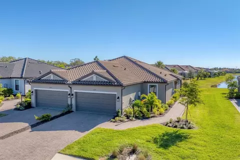 15619 Sacile Ln, Lakewood Ranch, FL 34211