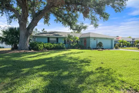 907 60th St NW, Bradenton, FL 34209