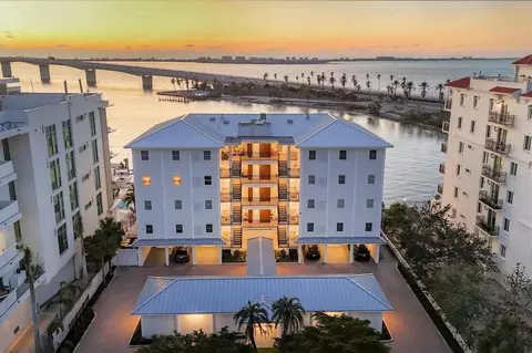 174 Golden Gate Pt #11, Sarasota, FL 34236