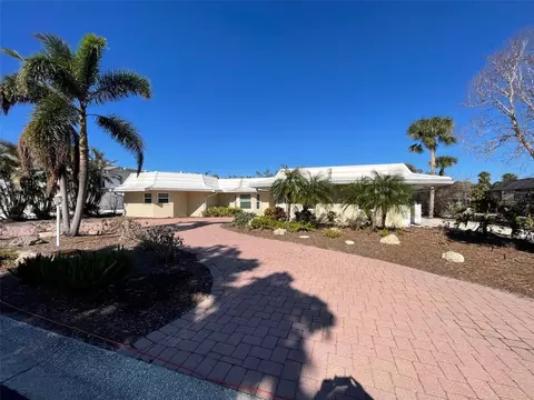 579 Commonwealth Ln, Sarasota, FL 34242