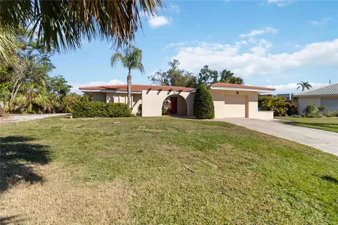 3613 Pembrook Dr, Sarasota, FL 34239