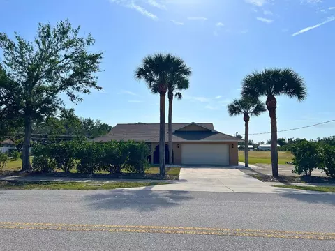 2361 Edmondson Rd, Nokomis, FL 34275
