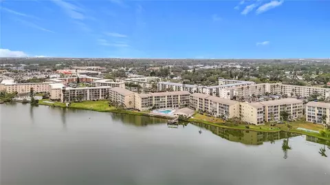 3749 Lake Bayshore Dr #303, Bradenton, FL 34205