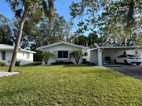 4221 Schwalbe Dr #110, Sarasota, FL 34235