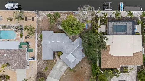 5402 Shadow Lawn Dr, Sarasota, FL 34242