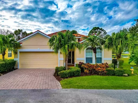 7708 31st St E, Sarasota, FL 34243