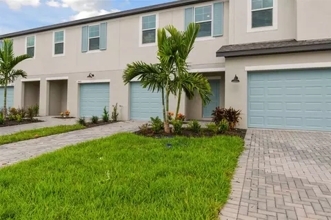 5447 Tripoli Dr, Palmetto, FL 34221