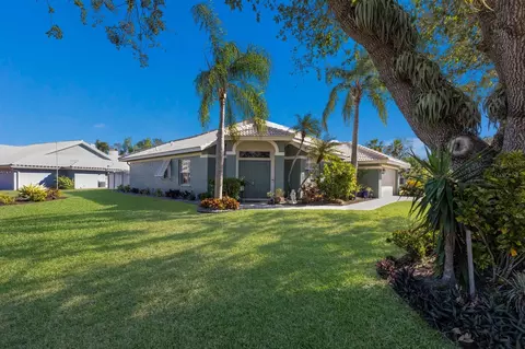 7203 41st Ct E, Sarasota, FL 34243