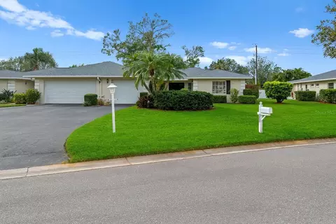7460 W Country Club Dr N, Sarasota, FL 34243