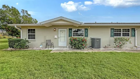 2621 Golf Course Dr #401, Sarasota, FL 34234