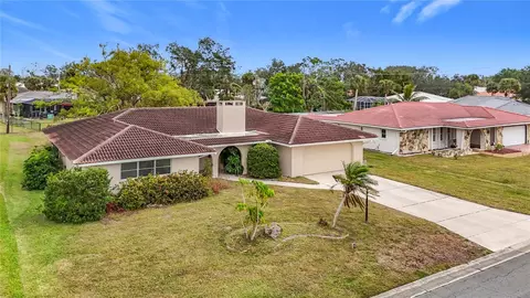 121 Van Dyck Dr, Nokomis, FL 34275