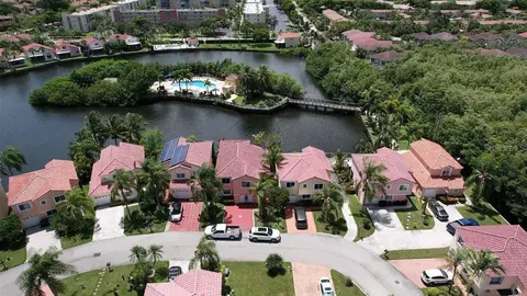 1085 SE 6th Ave, Dania, FL 33004