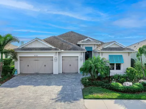 8253 Grande Shores Dr, Sarasota, FL 34240