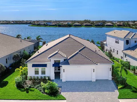 7917 Mainsail Ln, Sarasota, FL 34240