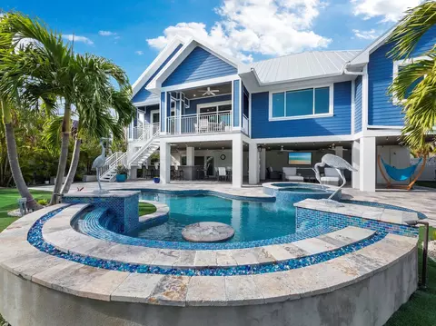 690 Russell St, Longboat Key, FL 34228