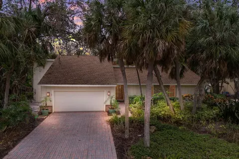 1225 S View Dr, Sarasota, FL 34242