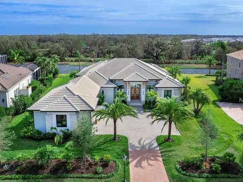3354 Founders Club Dr, Sarasota, FL 34240