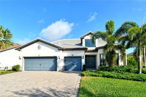 8052 Grande Shores Dr, Sarasota, FL 34240