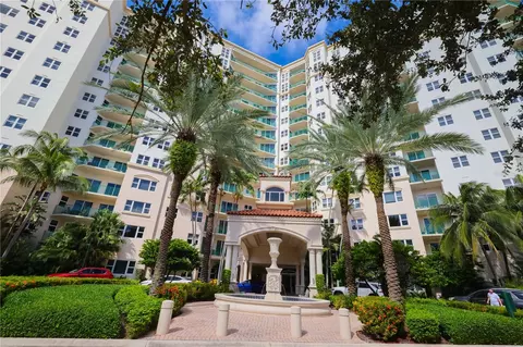 19900 E Country Club Dr #307, Miami, FL 33180