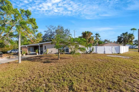 2416 Amherst Ave, Bradenton, FL 34207