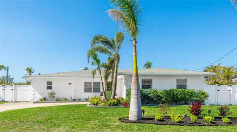 4204 Royal Palm Dr, Bradenton, FL 34210