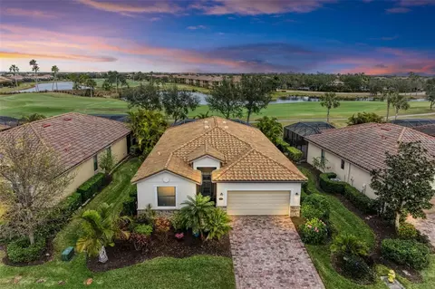 6933 Quiet Creek Dr, Bradenton, FL 34212