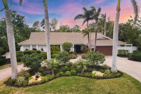 250 Robin Dr, Sarasota, FL 34236