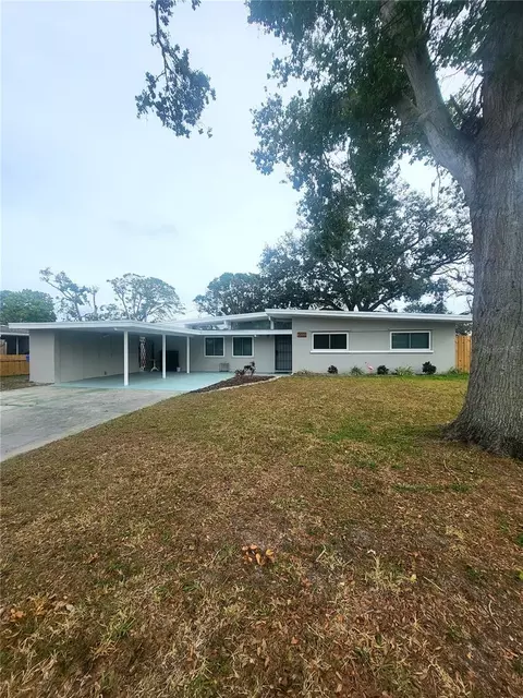 2001 32nd St W, Bradenton, FL 34205