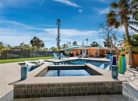 711 Russell St, Longboat Key, FL 34228