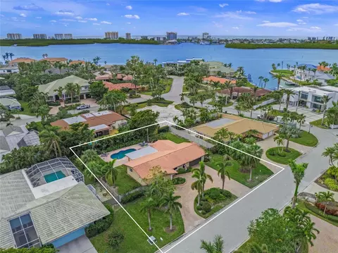 523 N Spoonbill Dr, Sarasota, FL 34236