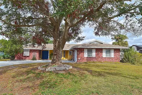 1864 Mid Ocean Cir, Sarasota, FL 34239