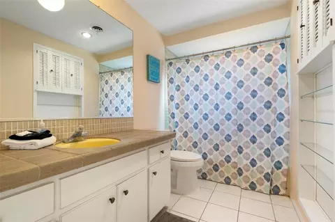 Bath - 5207 Bimini Dr, Bradenton, FL 34210 photo 2 of 2