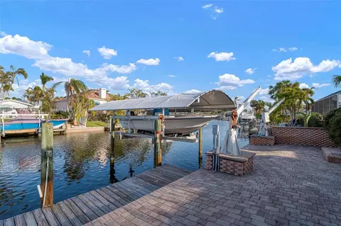 Exterior - 5207 Bimini Dr, Bradenton, FL 34210 photo 7 of 10