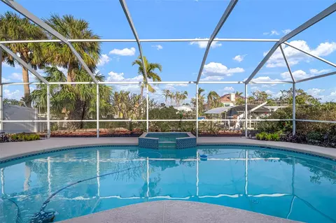 Exterior - 5207 Bimini Dr, Bradenton, FL 34210 photo 4 of 10