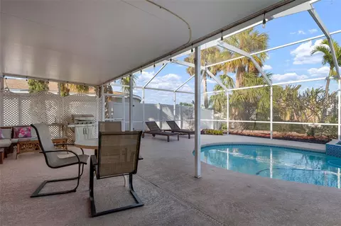Exterior - 5207 Bimini Dr, Bradenton, FL 34210 photo 2 of 10