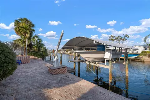 Exterior - 5207 Bimini Dr, Bradenton, FL 34210 photo 6 of 10