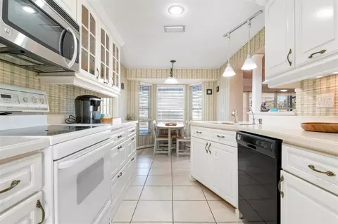 Kitchen - 5207 Bimini Dr, Bradenton, FL 34210 photo 1 of 4