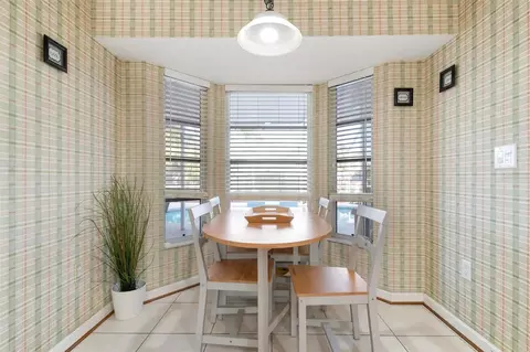 Dining - 5207 Bimini Dr, Bradenton, FL 34210 photo 5 of 5