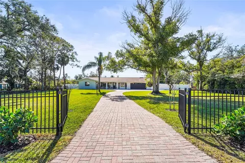 504 68th Avenue Dr W, Bradenton, FL 34207