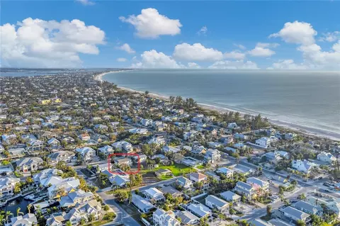 210 Willow Ave, Anna Maria, FL 34216