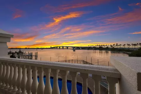 166 Golden Gate Pt #21, Sarasota, FL 34236