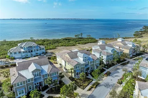 326 Compass Point Dr #201, Bradenton, FL 34209