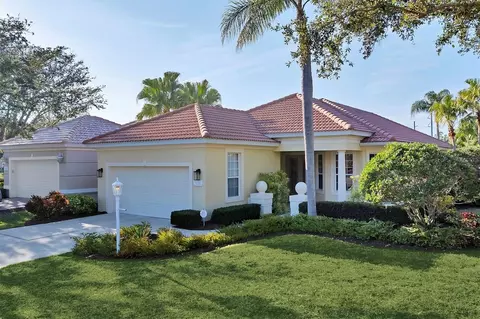 7220 Kensington Ct, University Park, FL 34201