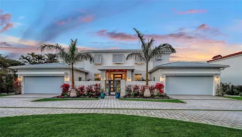 1521 S Lake Shore Dr, Sarasota, FL 34231