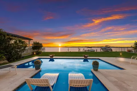 696 Regatta Way, Bradenton, FL 34208