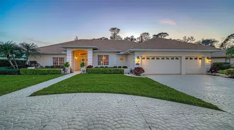 7412 Links Ct, Sarasota, FL 34243