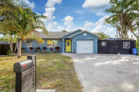 2207 22nd St W, Bradenton, FL 34205