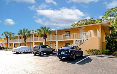 936 La Costa Cir #4, Sarasota, FL 34237