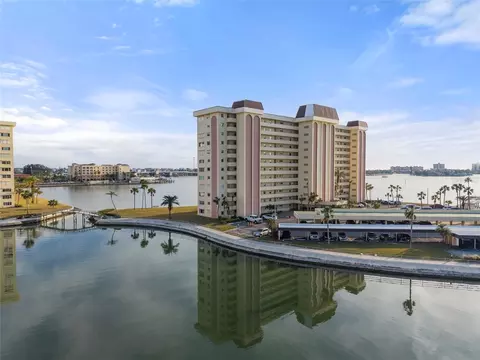4775 Cove Cir #202, Saint Petersburg, FL 33708